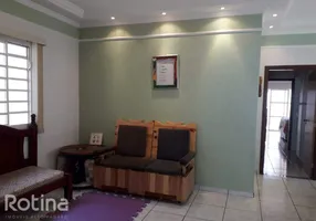 Foto 1 de Casa com 3 Quartos à venda, 140m² em Jardim das Palmeiras, Uberlândia