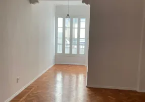 Foto 1 de Apartamento com 3 Quartos para alugar, 90m² em Laranjeiras, Rio de Janeiro