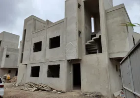 Foto 1 de Sobrado com 3 Quartos à venda, 105m² em Uberaba, Curitiba