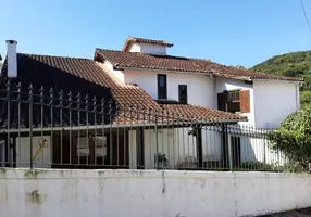 Foto 1 de Casa com 3 Quartos à venda, 230m² em Castelanea, Petrópolis