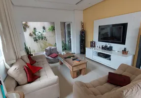 Foto 1 de Casa de Condomínio com 3 Quartos para alugar, 200m² em Peró, Cabo Frio