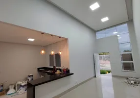 Foto 1 de Casa com 3 Quartos à venda, 114m² em Jardim Shangri La, Cuiabá