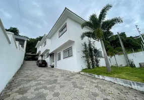 Foto 1 de Apartamento com 1 Quarto para alugar, 40m² em Abraão, Florianópolis