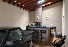 Foto 1 de Casa com 2 Quartos à venda, 100m² em Centro, Jardinópolis