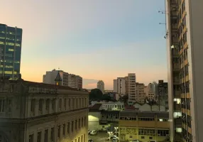 Foto 1 de Kitnet com 1 Quarto para alugar, 30m² em Centro, Rio de Janeiro
