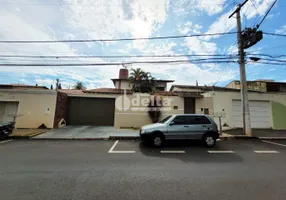 Foto 1 de Imóvel Comercial com 3 Quartos para alugar, 234m² em Cidade Jardim, Uberlândia