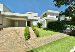 Foto 1 de Casa de Condomínio com 3 Quartos para alugar, 225m² em Loteamento Portal do Sol II, Goiânia