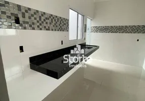 Foto 1 de Casa com 2 Quartos à venda, 64m² em Jardim Holanda, Uberlândia