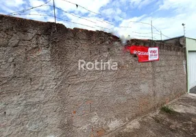 Foto 1 de Lote/Terreno à venda, 240m² em Jardim das Palmeiras, Uberlândia