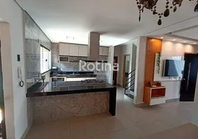 Foto 1 de Casa com 4 Quartos à venda, 203m² em Nova Uberlandia, Uberlândia