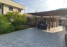 Foto 1 de Casa com 4 Quartos à venda, 100m² em Fazenda da Armacao, Governador Celso Ramos