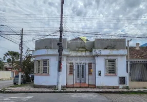 Foto 1 de Casa com 3 Quartos para alugar, 170m² em Centro, Pelotas