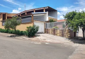 Foto 1 de Sobrado com 4 Quartos à venda, 200m² em Jardim Santa Rita de Cássia, Tatuí