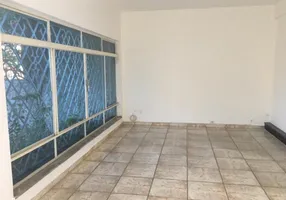 Foto 1 de Sobrado com 3 Quartos para alugar, 230m² em Água Branca, São Paulo