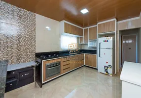 Foto 1 de Casa com 2 Quartos à venda, 250m² em Monte Castelo, Colombo