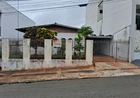 Foto 1 de Casa com 3 Quartos à venda, 140m² em Centro, Arapongas