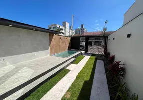 Foto 1 de Casa com 3 Quartos à venda, 107m² em Centro, Camboriú