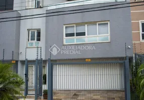 Foto 1 de Sobrado com 3 Quartos à venda, 415m² em Chácara das Pedras, Porto Alegre
