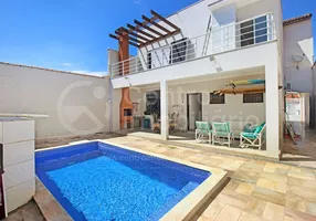 Foto 1 de Casa com 4 Quartos à venda, 280m² em Estancia Sao Jose, Peruíbe