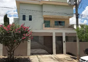 Foto 1 de Sobrado com 4 Quartos à venda, 630m² em Vila Oswaldo Rosa, Goiânia