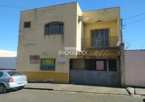 Foto 1 de Sobrado com 5 Quartos à venda, 340m² em Custódio Pereira, Uberlândia