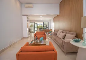 Foto 1 de Casa de Condomínio com 3 Quartos à venda, 216m² em PORTAL DO SOL GREEN, Goiânia