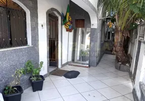 Foto 1 de Casa com 2 Quartos à venda, 78m² em Irajá, Rio de Janeiro