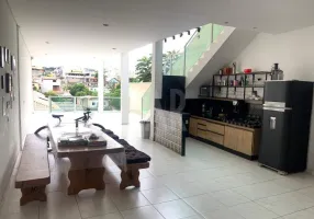 Foto 1 de Casa com 3 Quartos à venda, 272m² em Floramar, Belo Horizonte