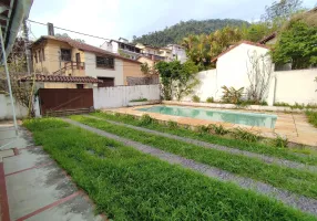 Foto 1 de Casa com 4 Quartos à venda, 140m² em Castelanea, Petrópolis