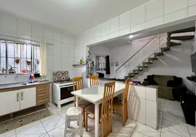 Foto 1 de Sobrado com 3 Quartos à venda, 215m² em Vila Urupês, Suzano