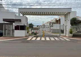 Foto 1 de Sobrado com 3 Quartos para venda ou aluguel, 129m² em Jardim Pioneiros, Londrina