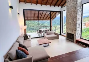 Foto 1 de Casa de Condomínio com 4 Quartos à venda, 283m² em Vargem Grande, Teresópolis
