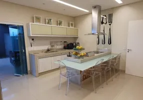 Foto 1 de Casa com 3 Quartos à venda, 169m² em Embaré, Santos