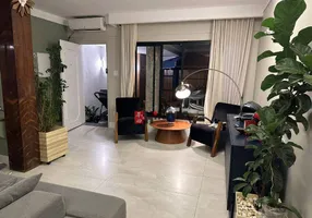 Foto 1 de Sobrado com 3 Quartos à venda, 210m² em Campo Belo, São Paulo