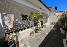Foto 1 de Casa com 4 Quartos à venda, 180m² em Jatiúca, Maceió