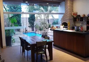 Foto 1 de Casa de Condomínio com 3 Quartos à venda, 250m² em Saraiva, Uberlândia