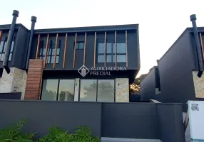 Foto 1 de Casa com 3 Quartos para alugar, 146m² em Morro das Pedras, Florianópolis
