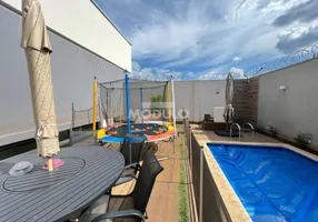 Foto 1 de Casa com 3 Quartos à venda, 257m² em Jardim Colina, Uberlândia