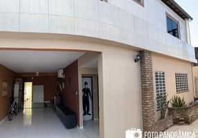 com 4 Quartos à venda, 300m²