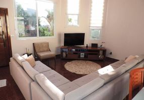 Casa de Condomínio com 3 Quartos à venda, 183m²