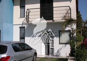 Casa de Condomínio com 3 Quartos à venda, 130m²
