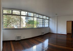 Apartamento com 3 Quartos para alugar, 130m²