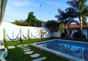 Casa com 5 Quartos à venda, 180m²