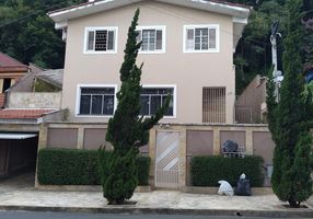 Sobrado com 5 Quartos à venda, 268m²