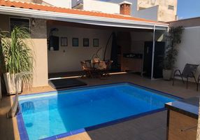 Casa de Condomínio com 3 Quartos à venda, 230m²