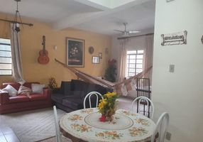 Casa com 4 Quartos à venda, 263m²