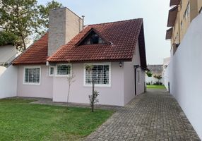 Casa com 3 Quartos para alugar, 180m²