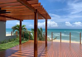 Casa de Condomínio com 5 Quartos à venda, 225m²