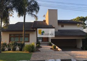 Casa de Condomínio com 3 Quartos para alugar, 320m²