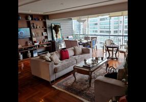 Apartamento com 3 Quartos à venda, 144m²